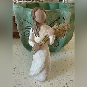Willow Tree  Angel of Autumn Demdaco Figurine Home Decor Neutral Family Christia
